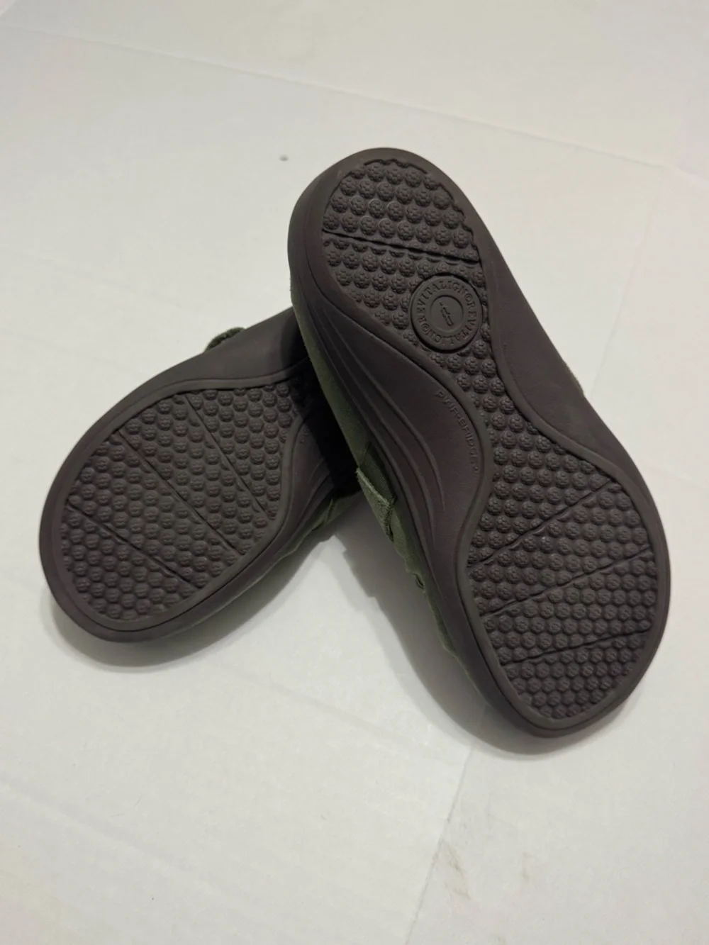 Revitalign Siesta Orthotic
Moccasin Suede Slippers Olive
Green Women’s Size 7.5 - Picture 5 of 6
